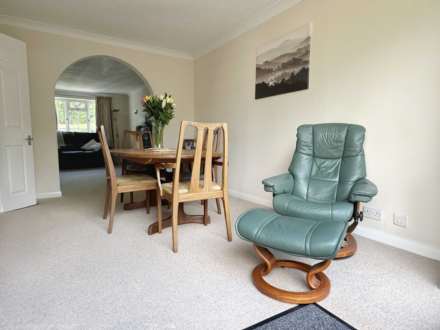 Grangely Close, Calcot, Image 6