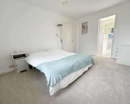 Grangely Close, Calcot, Image 7