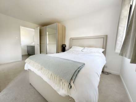 Grangely Close, Calcot, Image 8