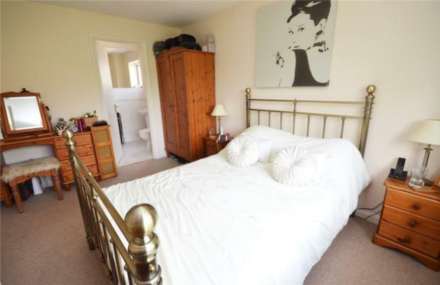 Grangely Close, Calcot, Image 9