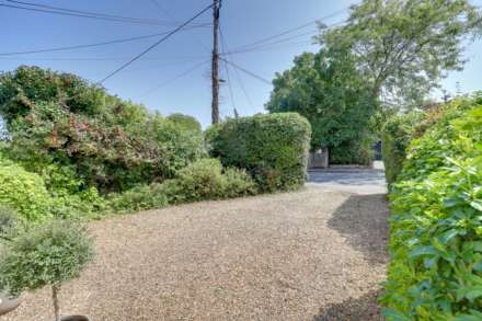 Grove Road, Sonning Common, South Oxfordshire, Image 32