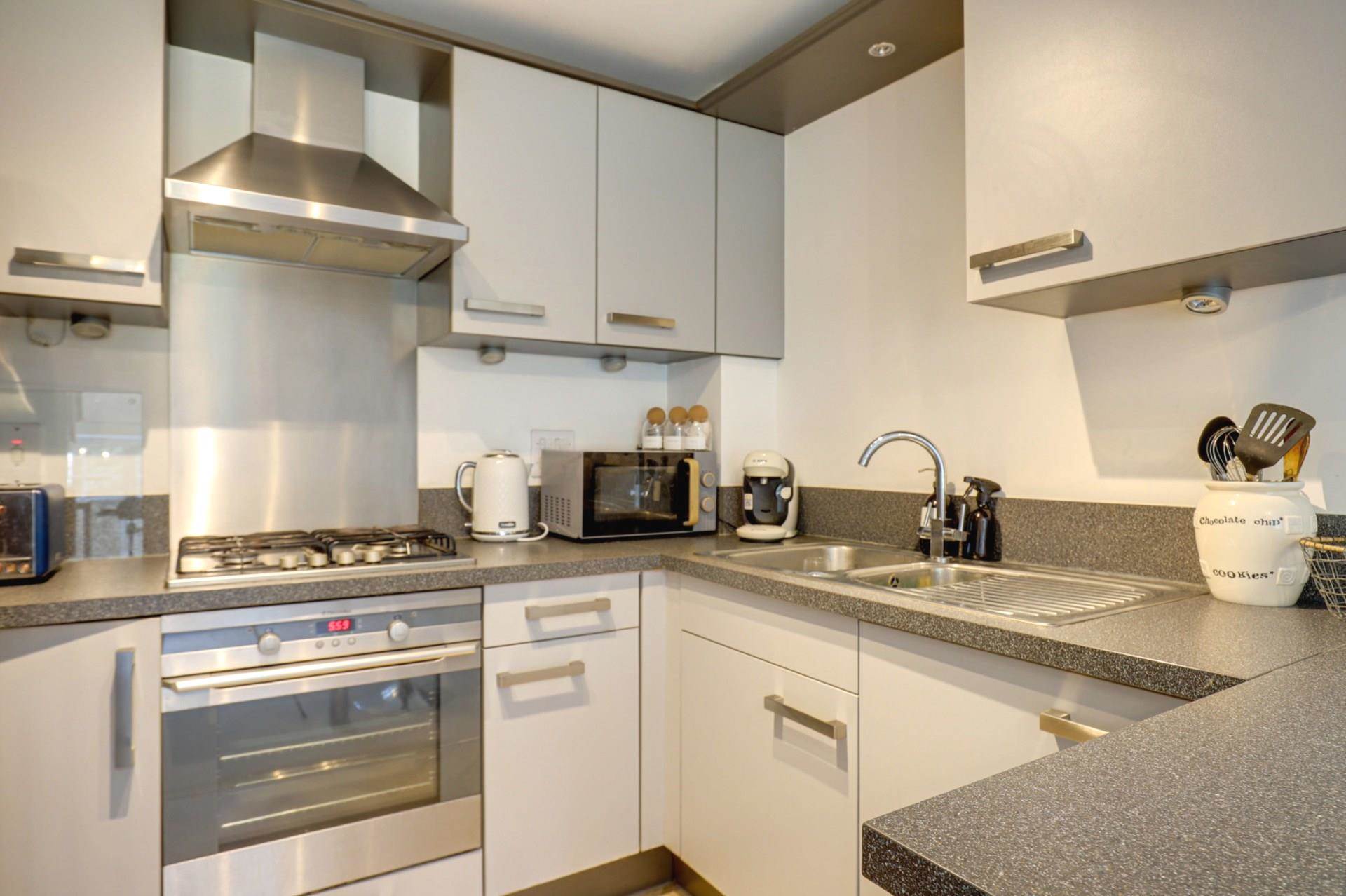 Glendale House, Kidmore Road, Caversham Heights, Reading, Image 3