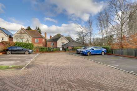 Glendale House, Kidmore Road, Caversham Heights, Reading, Image 9