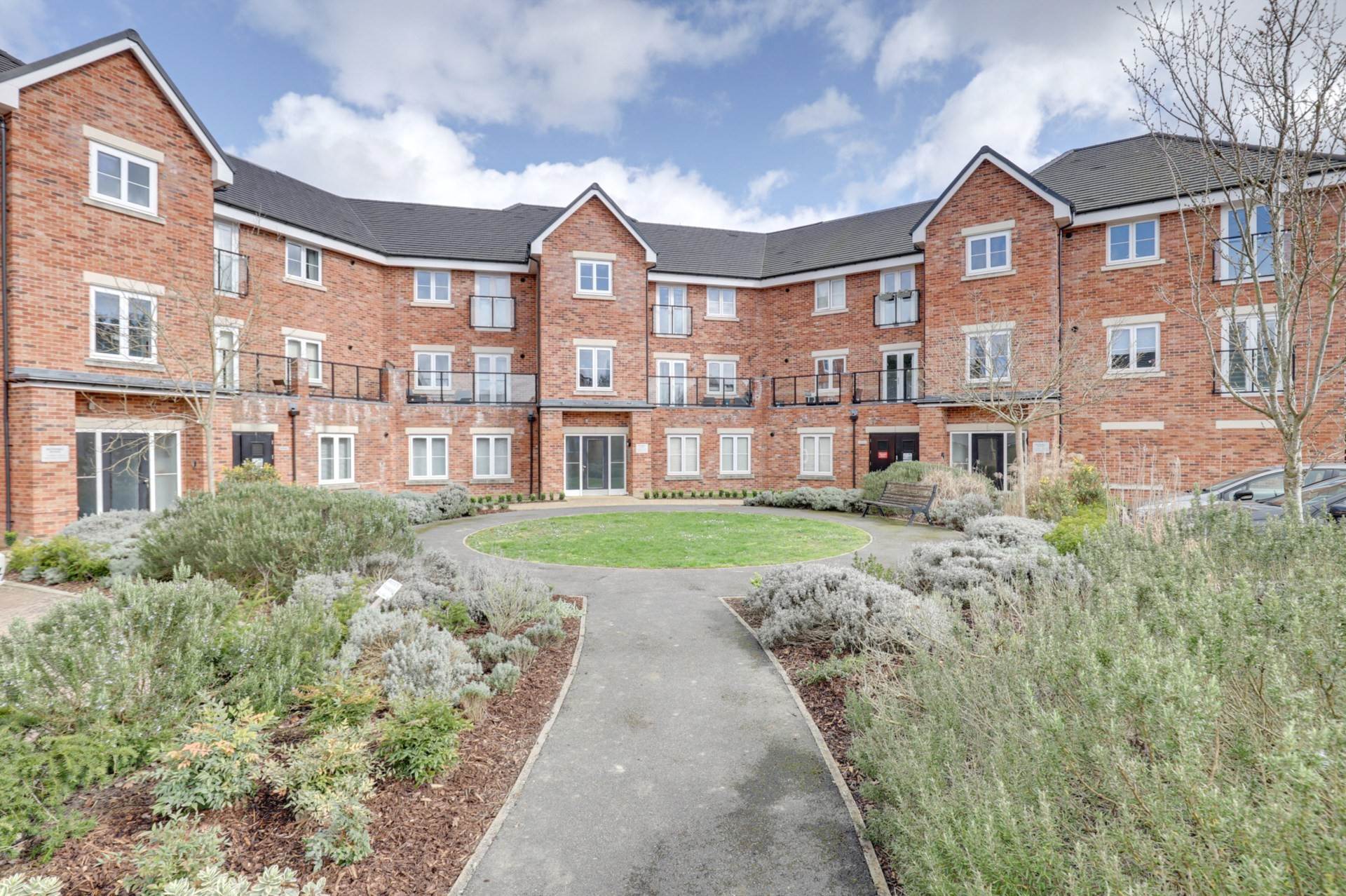 Watermill Place, Calcot, Image 17