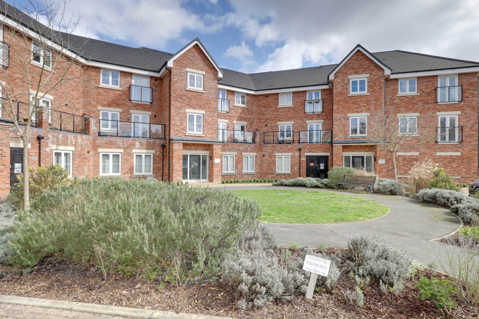 Watermill Place, Calcot, Image 18