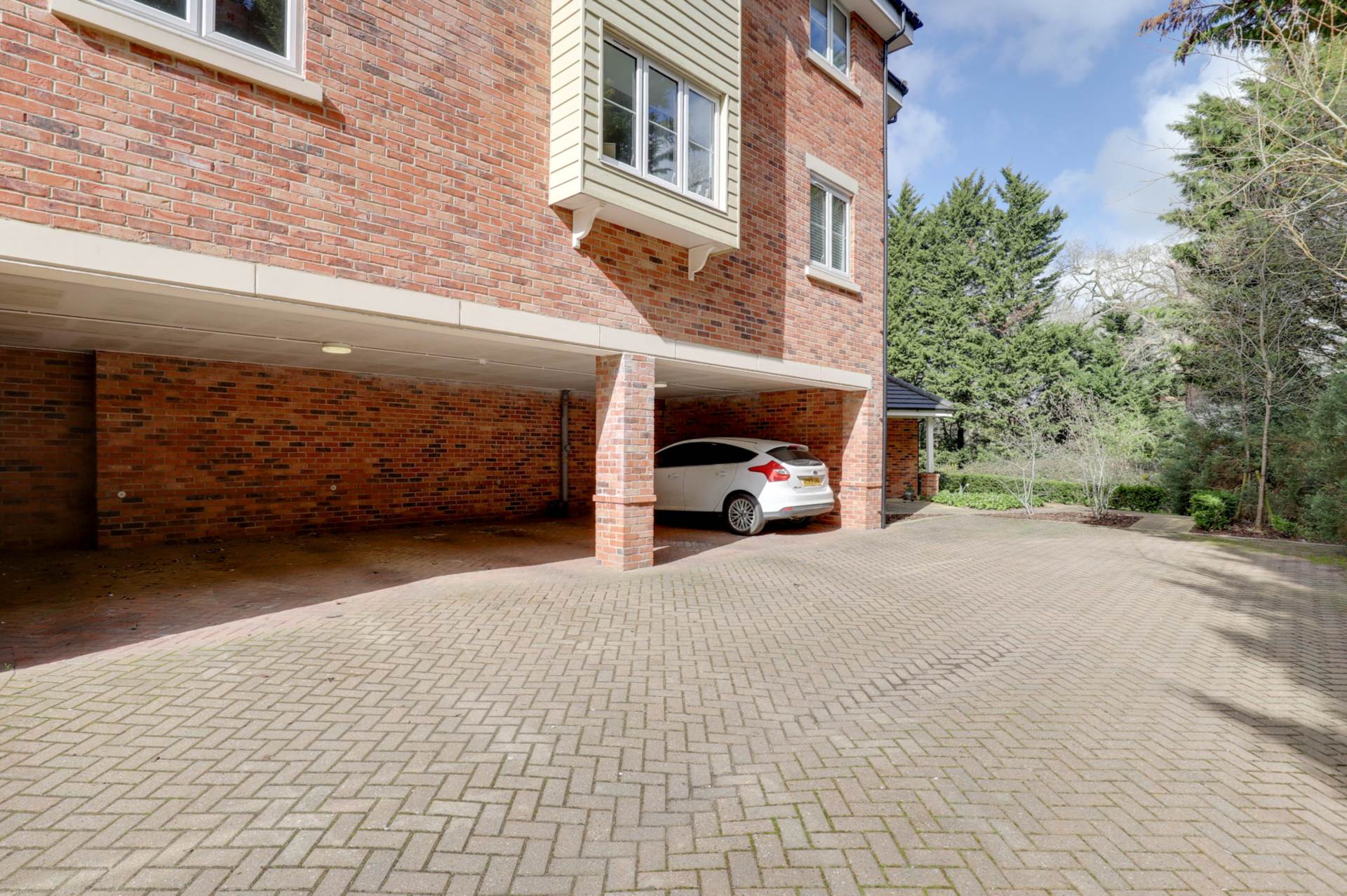 Watermill Place, Calcot, Image 9