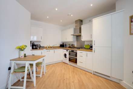 Watermill Place, Calcot, Image 2