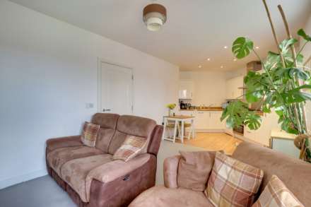 Watermill Place, Calcot, Image 4