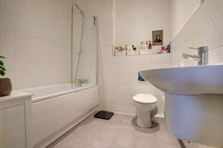 Watermill Place, Calcot, Image 8