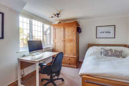 The Lodge Road, Hurst, Berkshire, Image 14