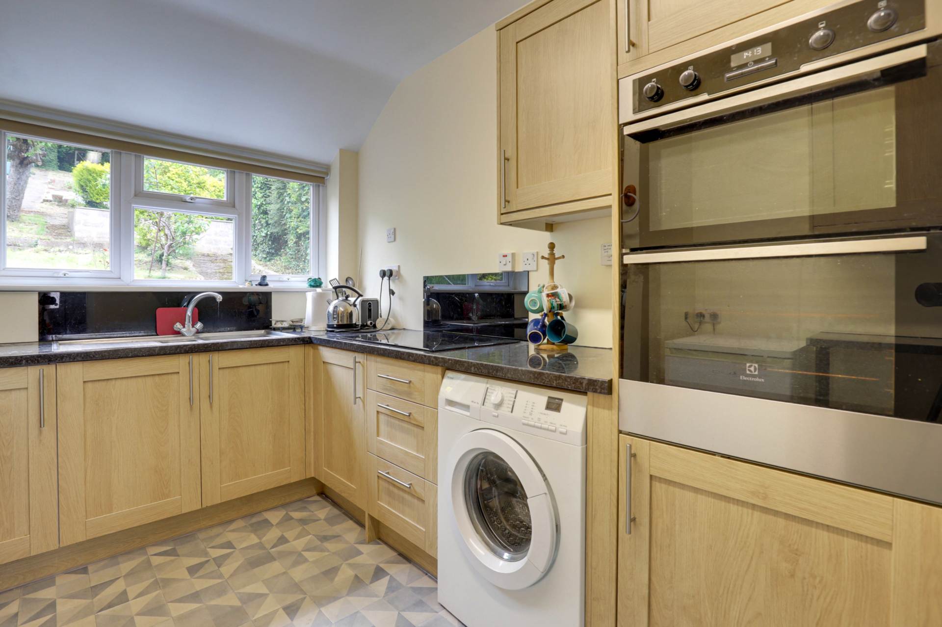 Hemdean Road, Caversham, Reading, Image 5