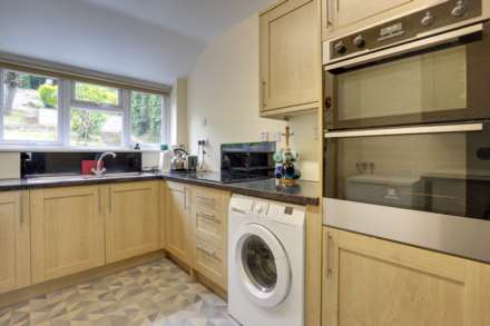 Hemdean Road, Caversham, Reading, Image 5