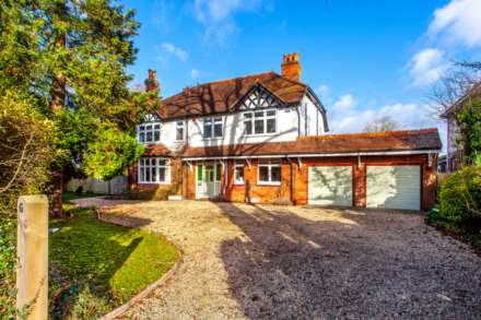 4 Bedroom Detached, St Barnabas Road, Emmer Green, Reading