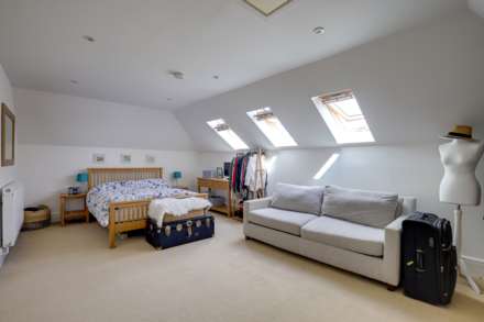 Charlotte Close, Caversham, Image 8