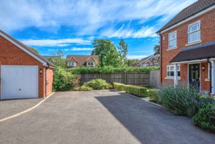 Woodbury Close, Sonning Common, South Oxfordshire, Image 16