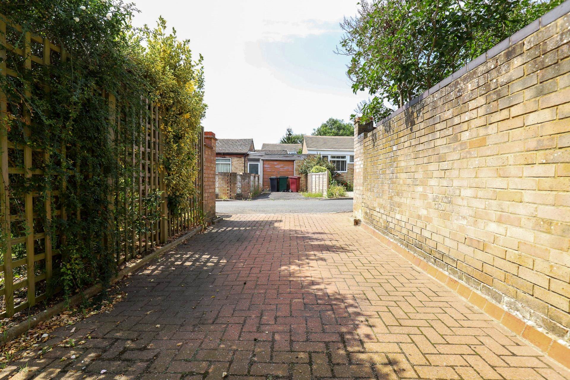 Fraser Avenue, Caversham Park Village, Reading, Image 14
