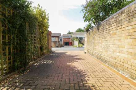 Fraser Avenue, Caversham Park Village, Reading, Image 14