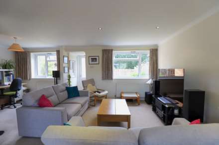 Fraser Avenue, Caversham Park Village, Reading, Image 4