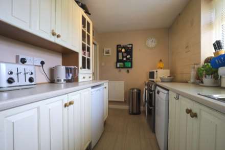 Fraser Avenue, Caversham Park Village, Reading, Image 8