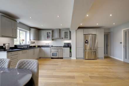 Woodcote Way, Caversham, Image 12