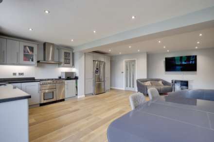 Woodcote Way, Caversham, Image 4