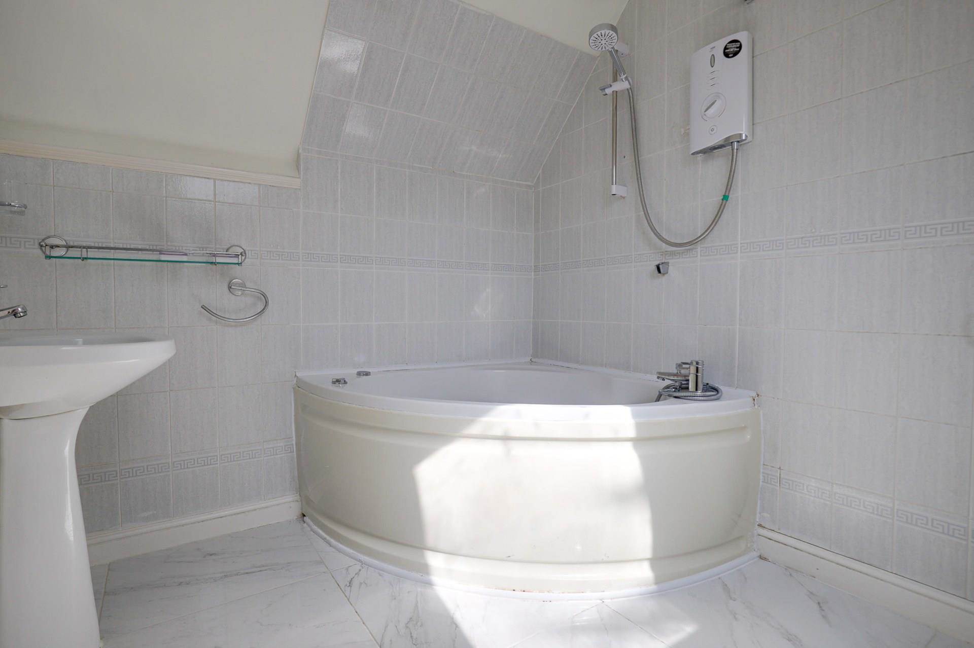 Upper Woodcote Road, Caversham Heights, Reading, Image 26