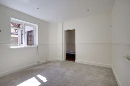 Upper Woodcote Road, Caversham Heights, Reading, Image 17