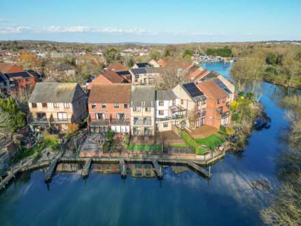 Property For Sale Heron Island, Caversham, Reading