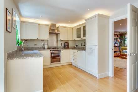 Little Woodcote Close, Caversham Heights, Image 12