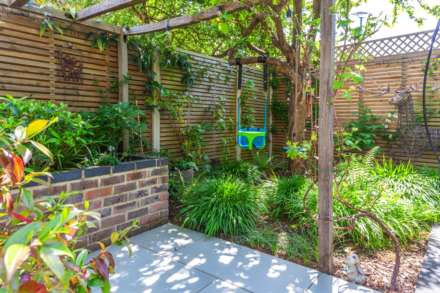 Little Woodcote Close, Caversham Heights, Image 34