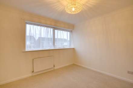 Netley Close, Caversham Park Village, Reading, Image 9