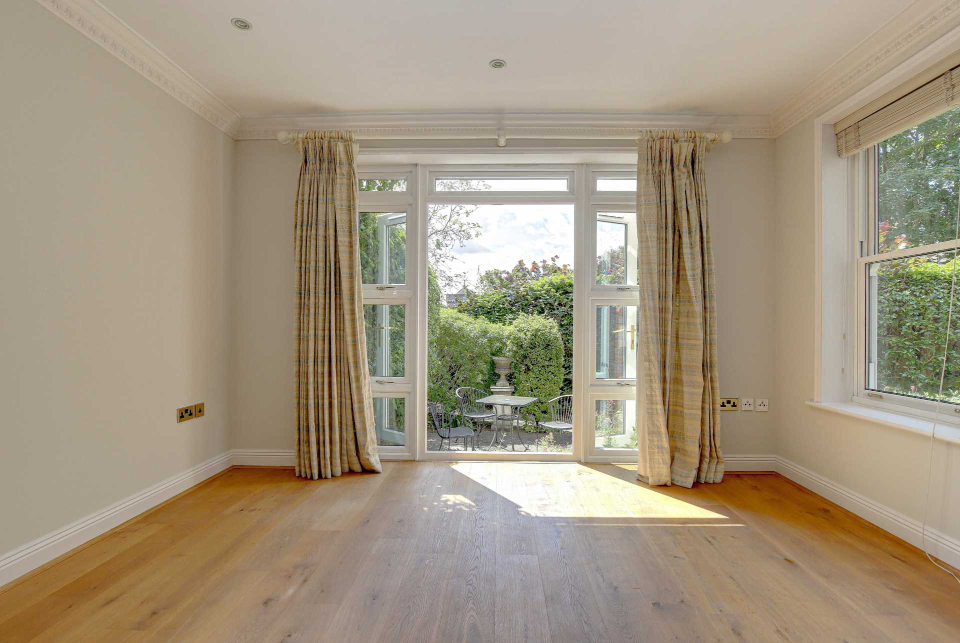 Treetops, Caversham, Image 10