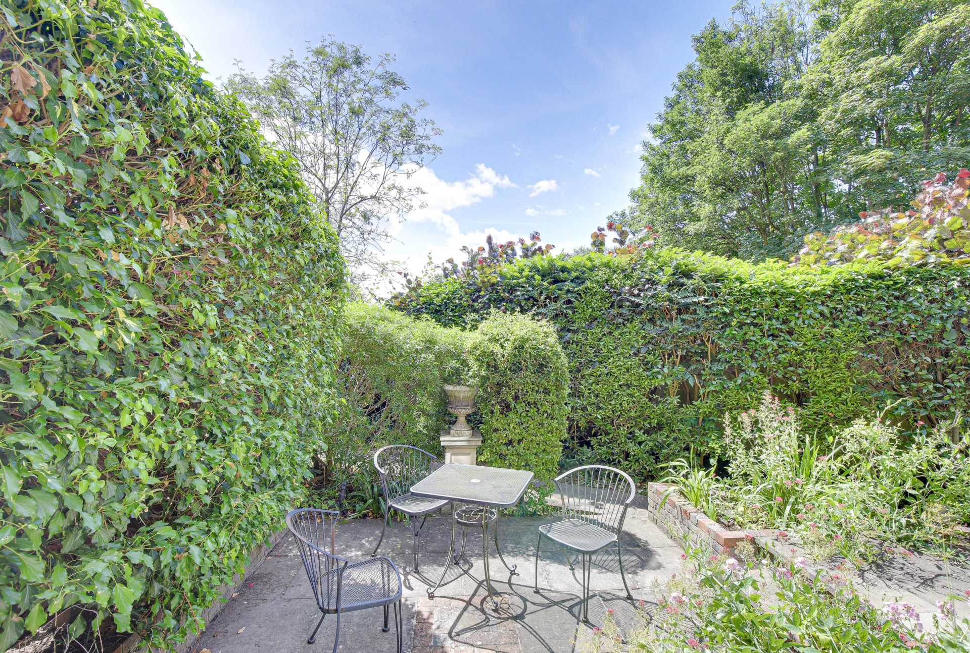 Treetops, Caversham, Image 19