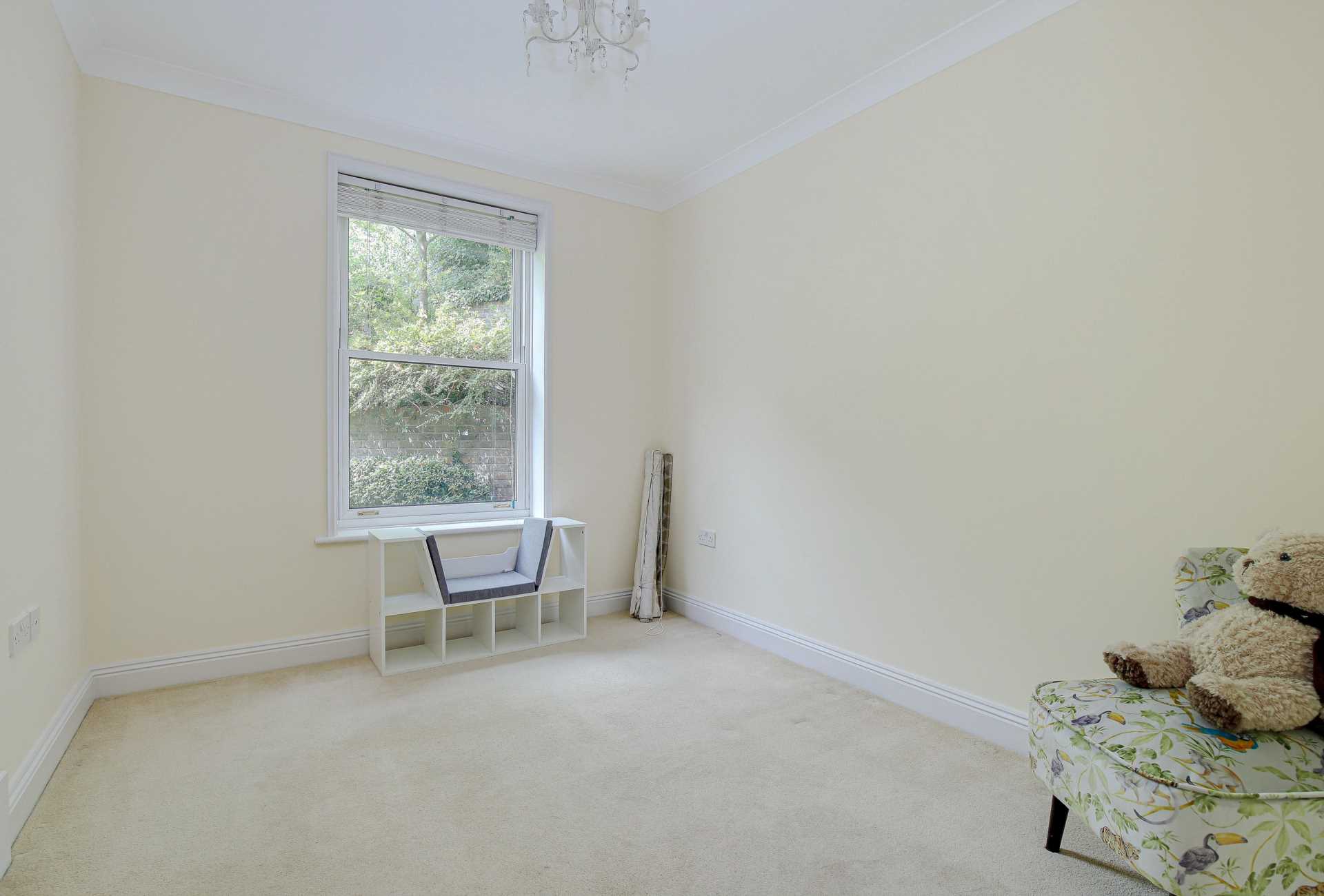 Treetops, Caversham, Image 7