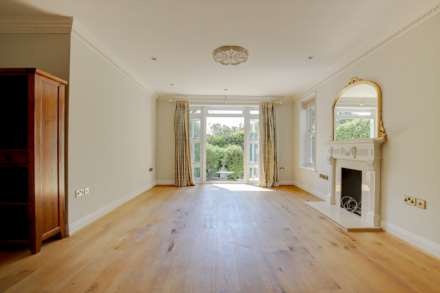 Treetops, Caversham, Image 11