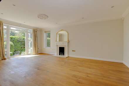 Treetops, Caversham, Image 12