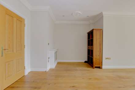 Treetops, Caversham, Image 13