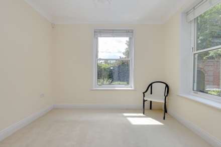 Treetops, Caversham, Image 14
