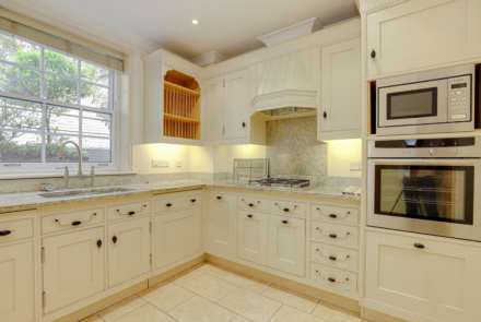 Treetops, Caversham, Image 16