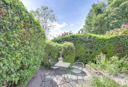Treetops, Caversham, Image 19