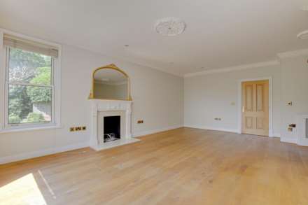 Treetops, Caversham, Image 4