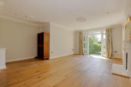 Treetops, Caversham, Image 5