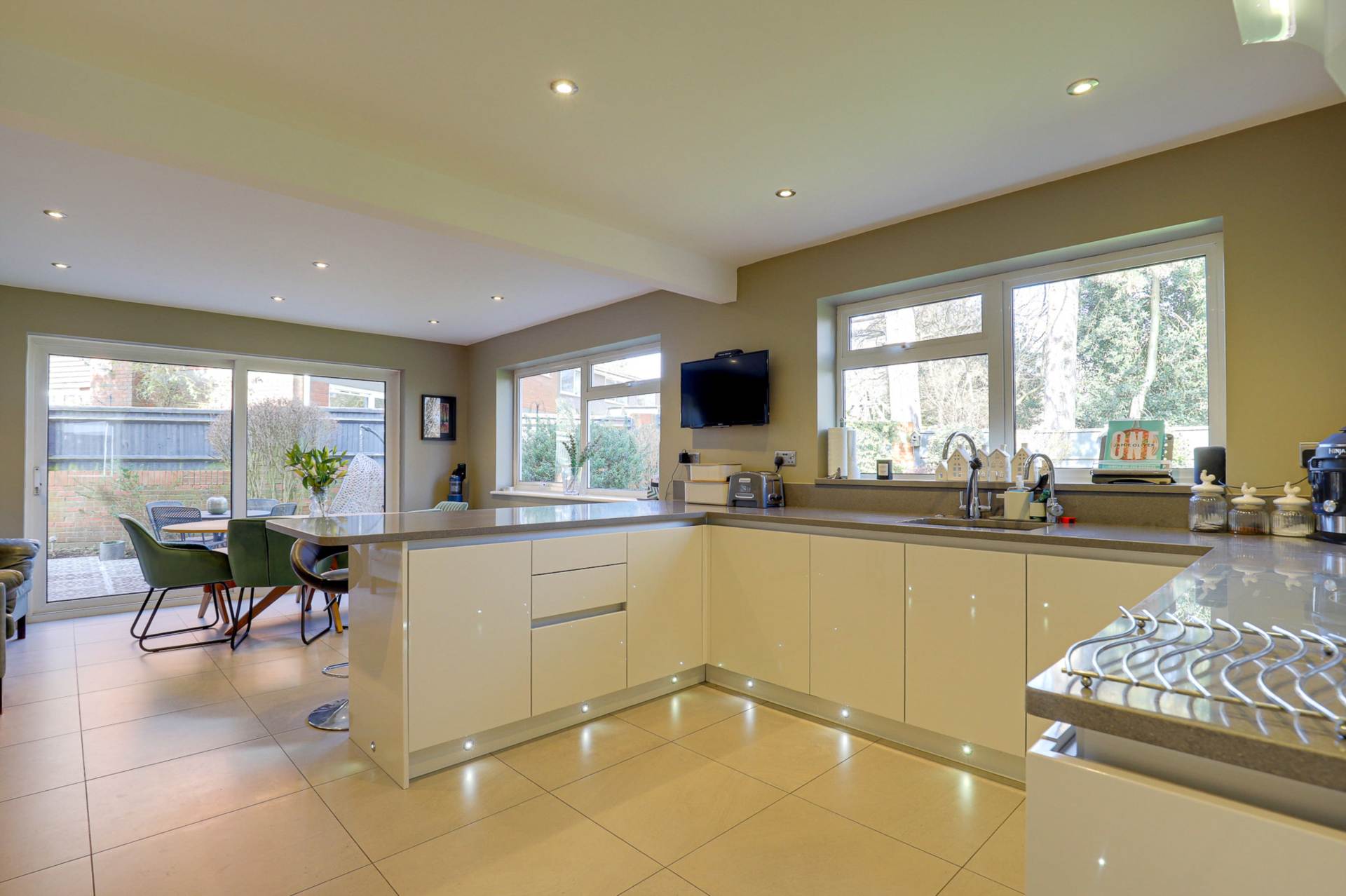 Ridge Hall Close, Caversham, Image 10