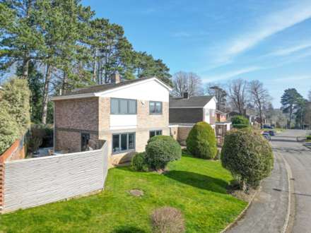 4 Bedroom Detached, Ridge Hall Close, Caversham