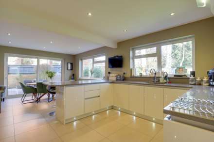 Ridge Hall Close, Caversham, Image 10