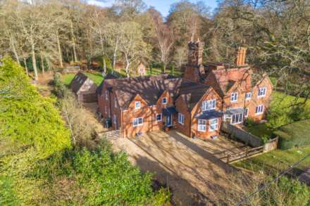 5 Bedroom Semi-Detached, Walnut Tree farm, Checkendon, South Oxfordshire