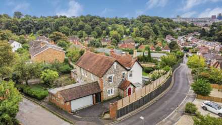 Property For Sale Grove Hill, Emmer Green, Reading