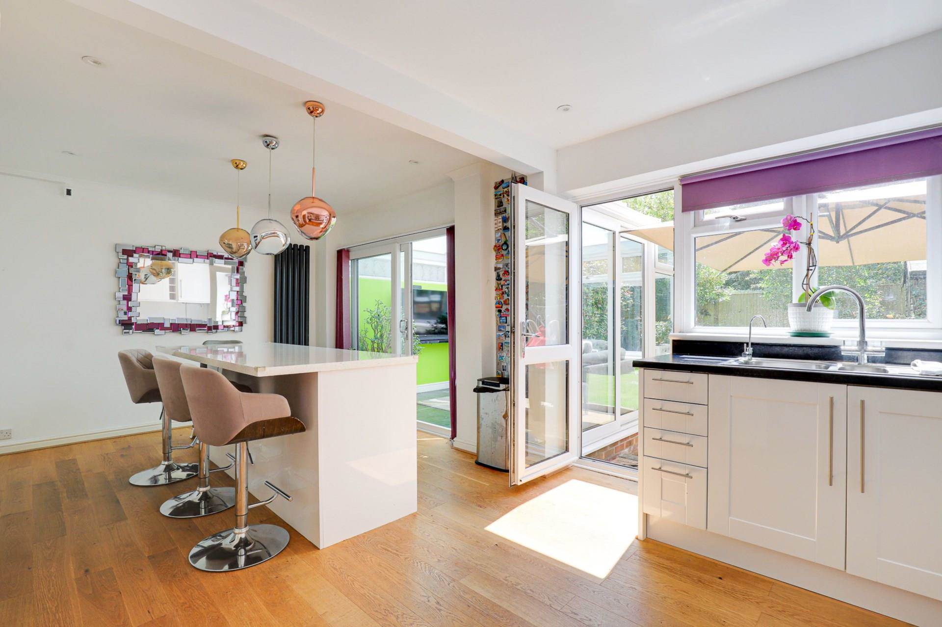 Silverthorne Drive, Caversham Heights, Image 2