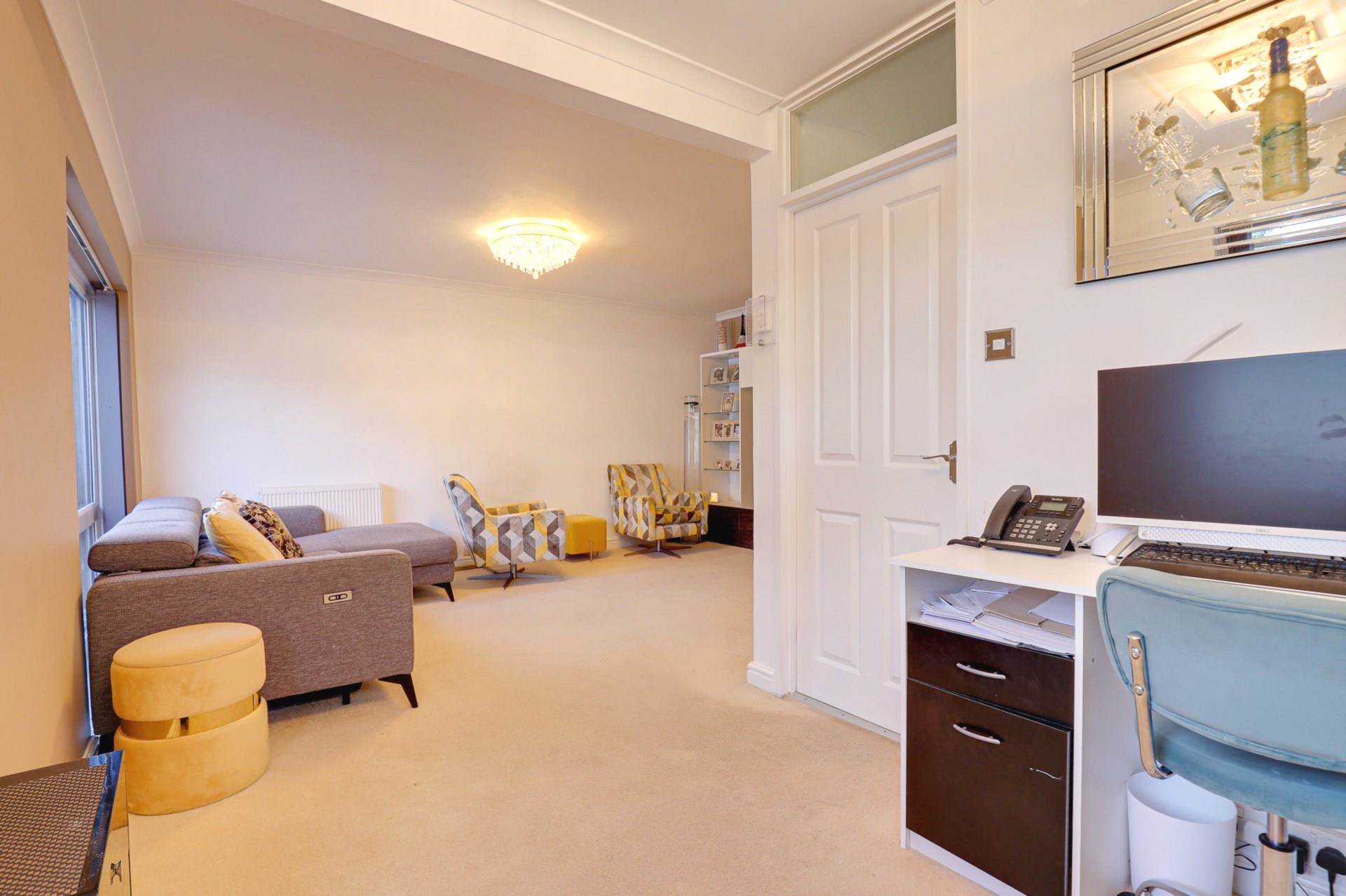 Silverthorne Drive, Caversham Heights, Image 20