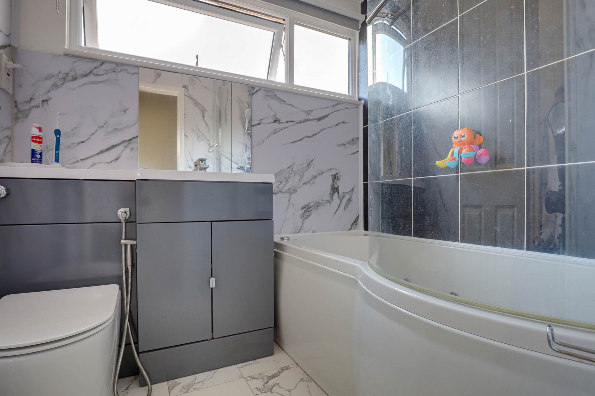 Silverthorne Drive, Caversham Heights, Image 27